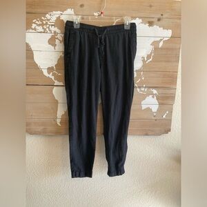 Black Old Navy Linen Capri Pants